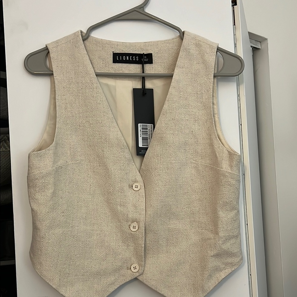 Lioness Button-Up Vest Oatmeal